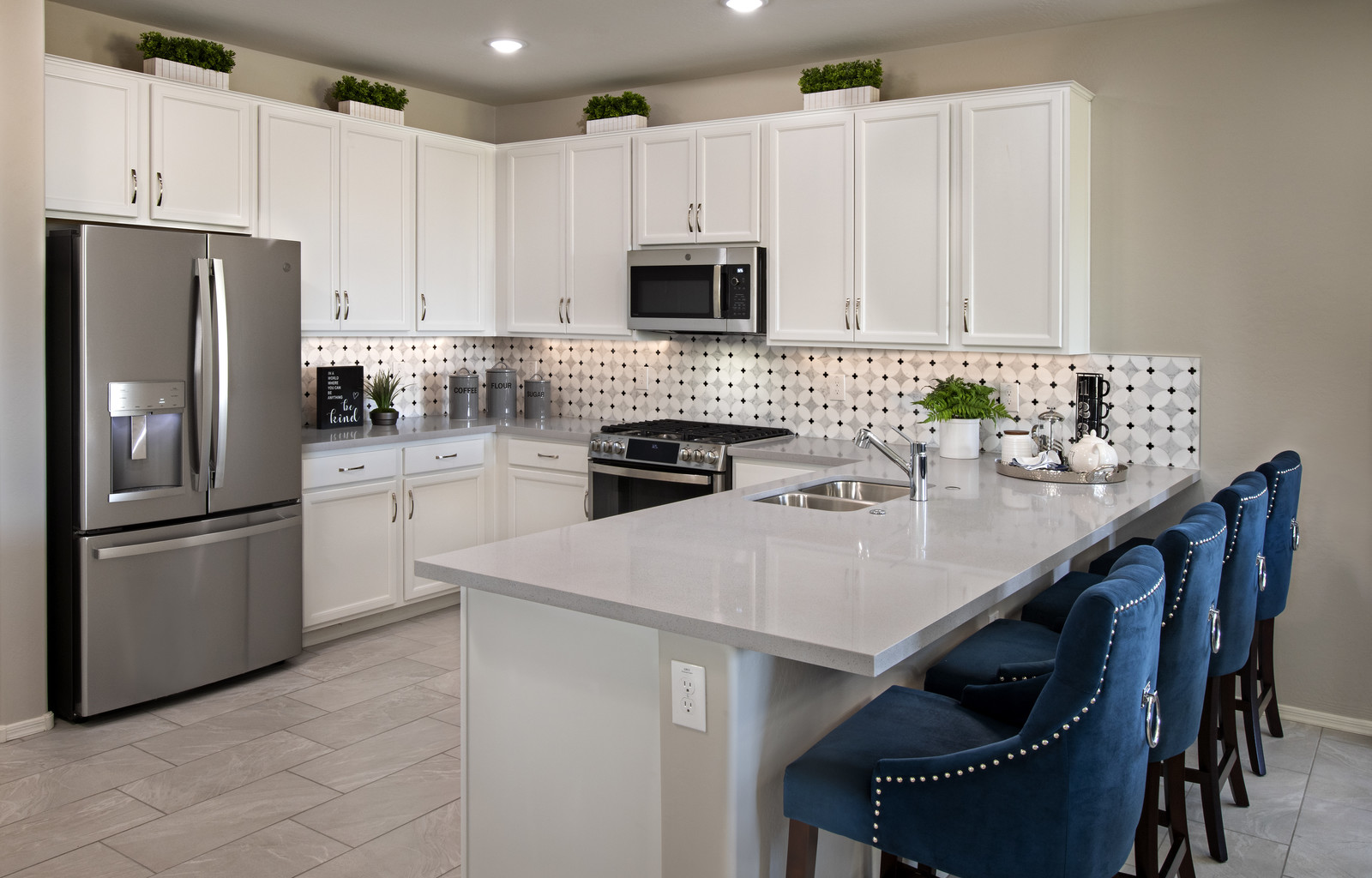 What Is A Peninsula Kitchen Layout And Benefits K Hovnanian Homes   75475 Four Seasons At Sun City West Saguaro Kitchen With Peninsula 